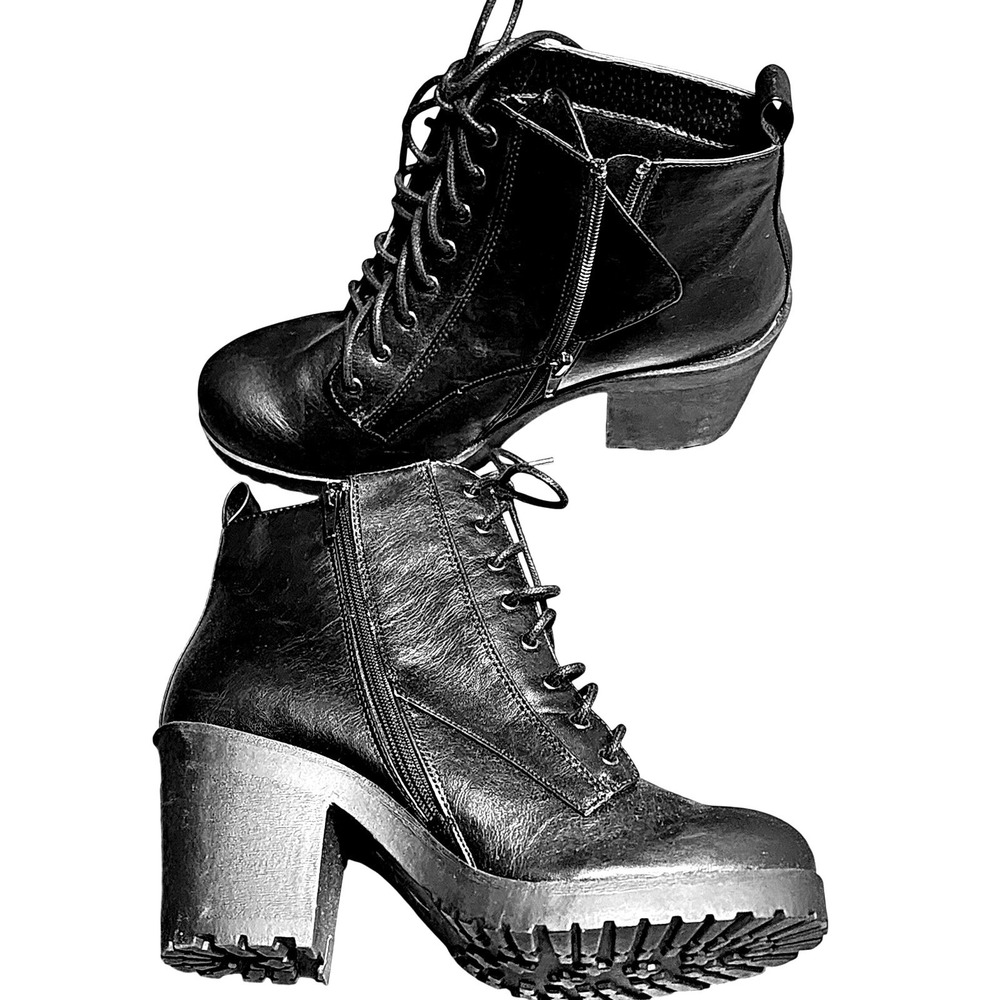 Soda Combat Ankle Boots 10 NWOB Goth Grunge Y2010s Vegan Lather Lug Block Heel